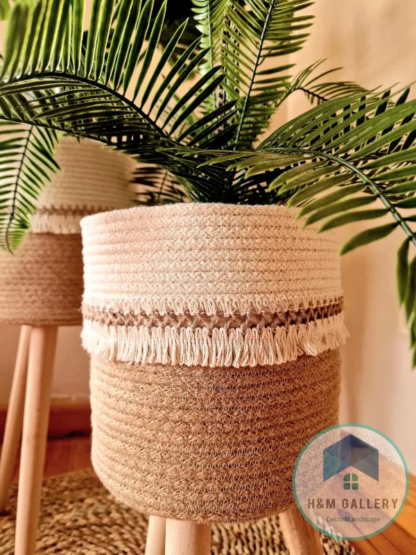 Plant pot with wooden stand shape1