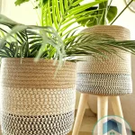 Plant pot with wooden stand shape2