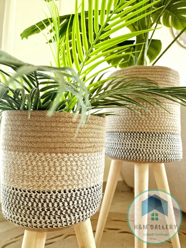 Plant pot with wooden stand shape2