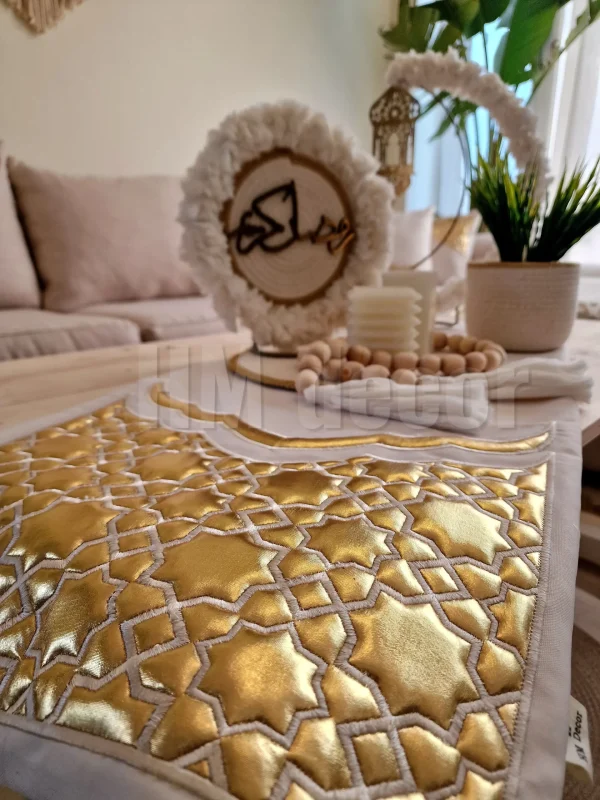 BARIQ table runner