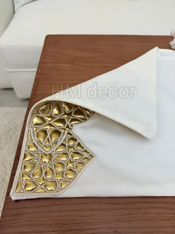 Sedra table runner