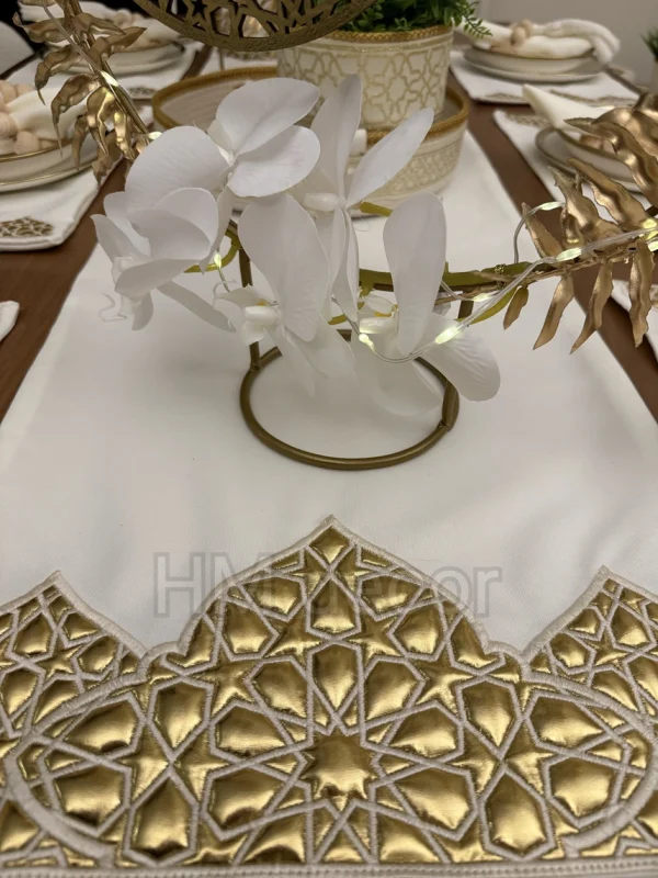 Sedra table runner