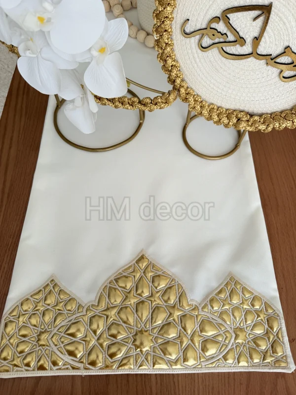 Sedra table runner